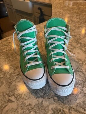Green High-Top Canvas Sneakers with White Soles and Laces